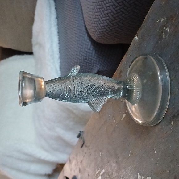 Pressed glass vintage figural fish candlestick holder 7" - Picture 4 of 11